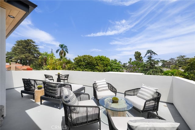 555 N Plymouth Blvd, Hancock Park, CA 90004 - view of patio with outdoor lounge area