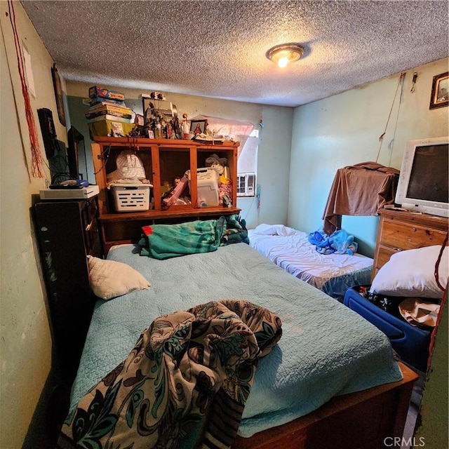 3322 E 8th St, Los Angeles, CA 90023 - bedroom with a textured ceiling