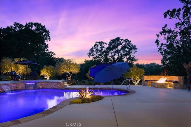 10270 Santa Ana Rd, Atascadero, CA 93422 - swimming pool with an outdoor fire pit and a patio