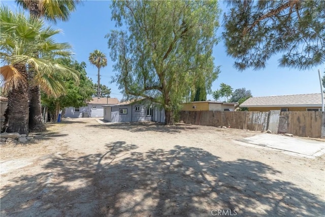 10010 Cedar Ave, Bloomington, CA 92316 - view of yard