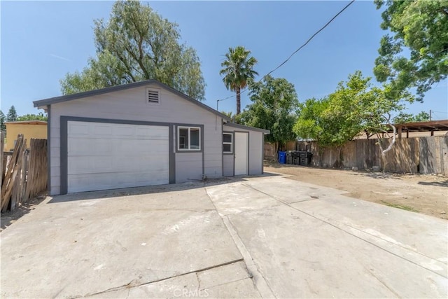 10010 Cedar Ave, Bloomington, CA 92316 - view of garage