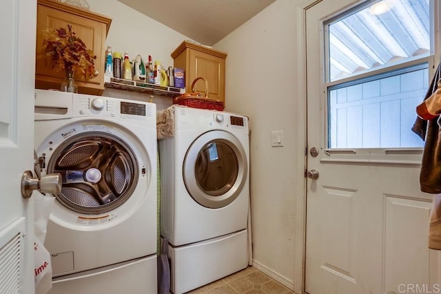 1750 W Citracado Pkwy Unit 157, Escondido, CA 92029 - laundry room featuring washing machine and dryer and baseboards