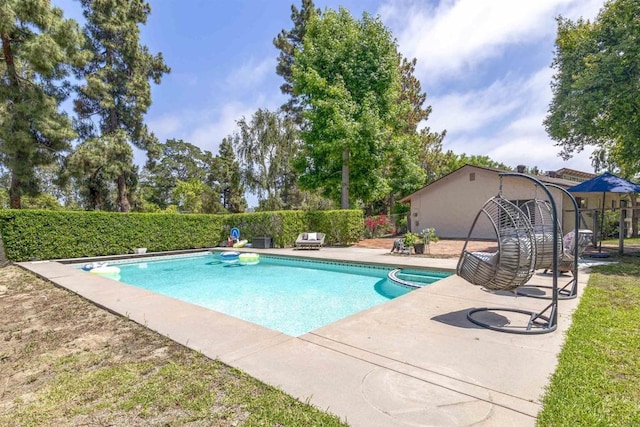 834 Cole Ranch Rd, Encinitas, CA 92024 - view of pool with a patio area and a pool with connected hot tub