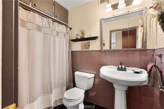 11116 Wayfield Rd, Riverside, CA 92505 - full bath with tile walls, curtained shower, and wainscoting