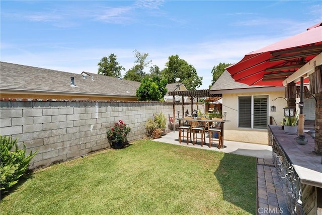 11116 Wayfield Rd, Riverside, CA 92505 - fenced backyard featuring a patio area