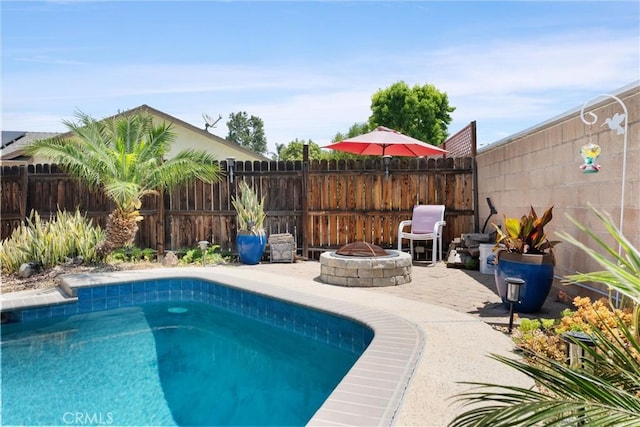 11116 Wayfield Rd, Riverside, CA 92505 - view of pool with an outdoor fire pit and a patio area