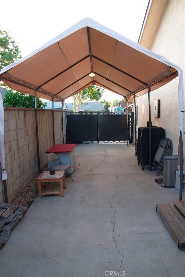 11116 Wayfield Rd, Riverside, CA 92505 - view of parking featuring a carport and concrete driveway