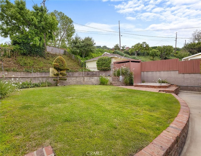10868 Willowcrest Pl, Studio City, CA 91604 - fenced backyard featuring an outdoor structure