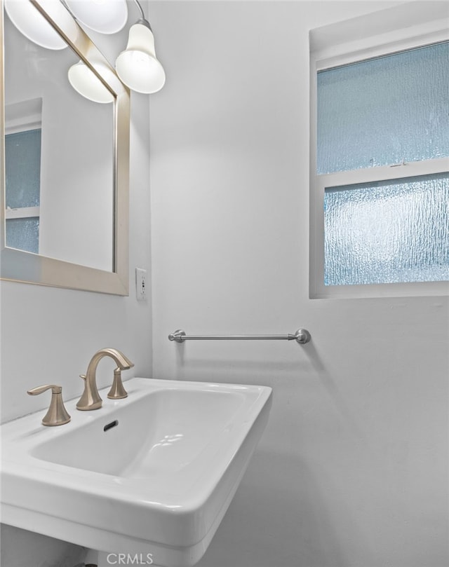 10868 Willowcrest Pl, Studio City, CA 91604 - bathroom featuring a sink