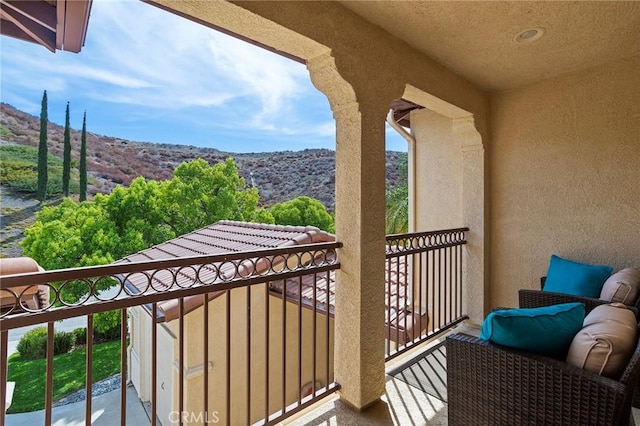 25 Vista Palermo, Lake Elsinore, CA 92532 - balcony featuring a mountain view