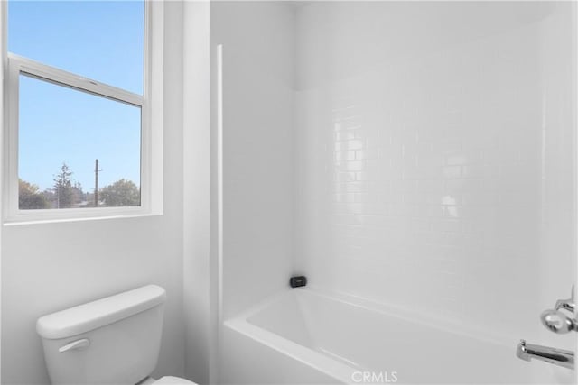 94191/2 N Sepulveda Blvd Unit 1, North Hills, CA 91343 - bathroom featuring toilet and bathtub / shower combination