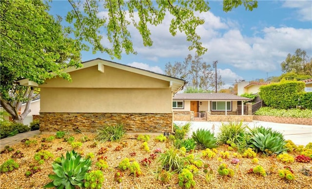 5276 Willow Wood Rd, Rolling Hills Estates, CA 90274 - view of front facade featuring stucco siding, stone siding, and driveway