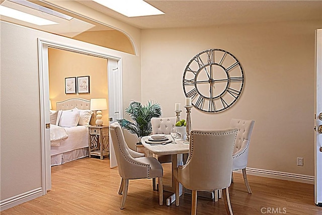 1681 Tam Oshanter Rd Unit 10C M12, Seal Beach, CA 90740 - dining room featuring light wood-style flooring and a skylight