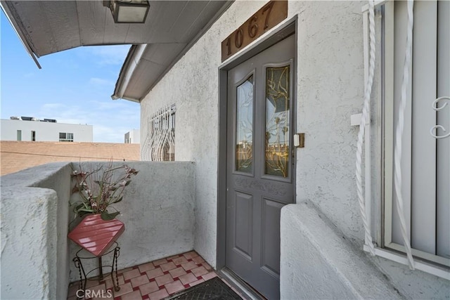 1067 N Wilton Pl, Los Angeles, CA 90038 - entrance to property featuring stucco siding