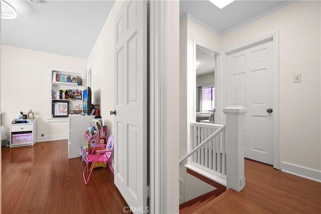 1067 N Wilton Pl, Los Angeles, CA 90038 - hall featuring an upstairs landing and wood finished floors