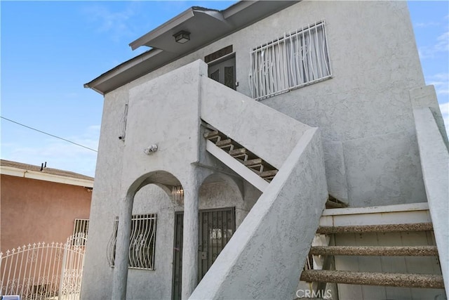 1067 N Wilton Pl, Los Angeles, CA 90038 - view of side of property featuring stucco siding