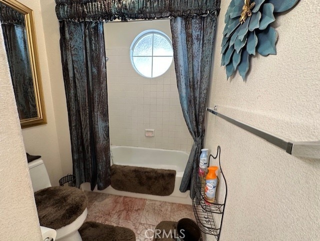 3854 Canvasback Ct, Merced, CA 95340 - bathroom featuring toilet and shower / bathtub combination with curtain