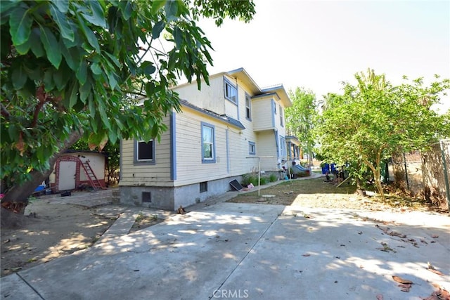 724 W 2nd St, Pomona, CA 91766 - view of side of property featuring a patio area