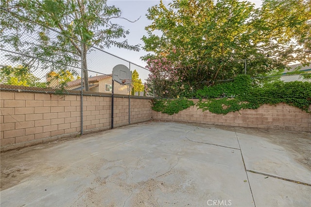 44118 Ruthron Ave, Lancaster, CA 93536 - fenced backyard featuring basketball court