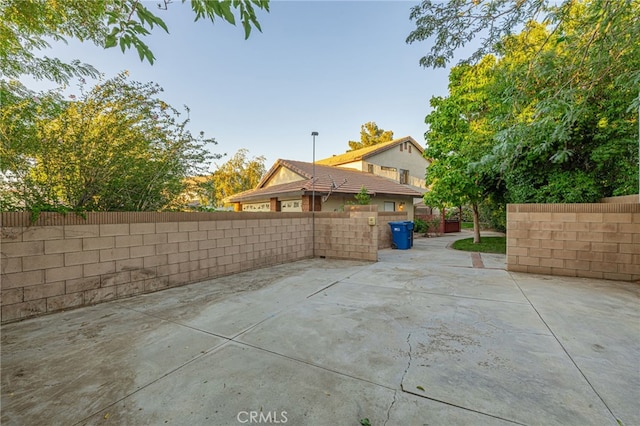 44118 Ruthron Ave, Lancaster, CA 93536 - fenced backyard featuring a patio