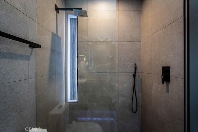 6640 Mount Shasta Ave, Joshua Tree, CA 92252 - bathroom with tiled shower
