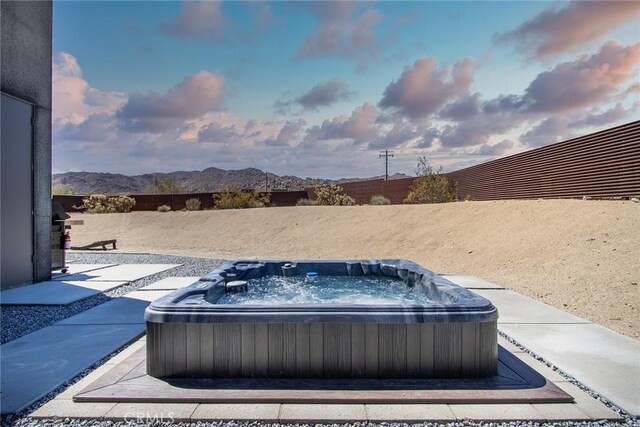 6640 Mount Shasta Ave, Joshua Tree, CA 92252 - view of swimming pool featuring a hot tub, a mountain view, and a fenced backyard