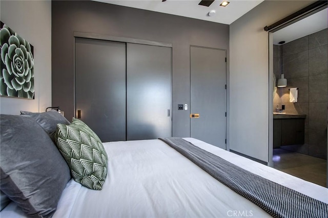 6640 Mount Shasta Ave, Joshua Tree, CA 92252 - bedroom with a closet and connected bathroom