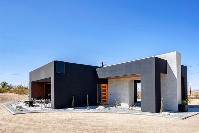 6640 Mount Shasta Ave, Joshua Tree, CA 92252 - view of front facade with stucco siding
