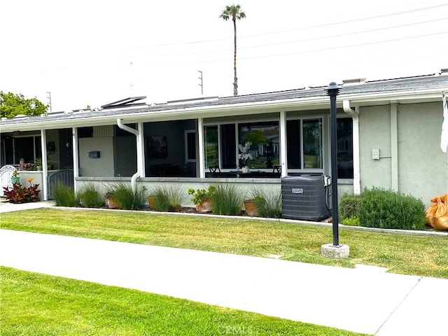 1441 Monterey Rd Unit M2-61J, Seal Beach, CA 90740 - view of front facade with a front yard and stucco siding