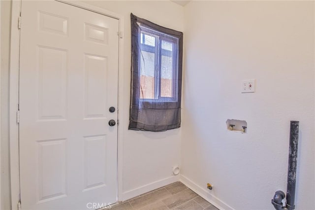 1962 E 114th St, Los Angeles, CA 90059 - laundry area with baseboards and washer hookup