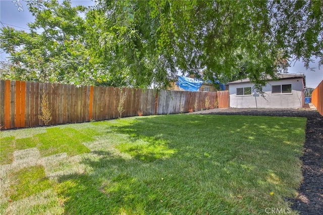 1962 E 114th St, Los Angeles, CA 90059 - view of fenced backyard