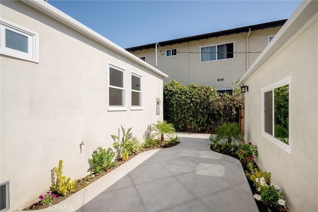 1038 N Columbus Ave, Glendale, CA 91202 - view of patio / terrace