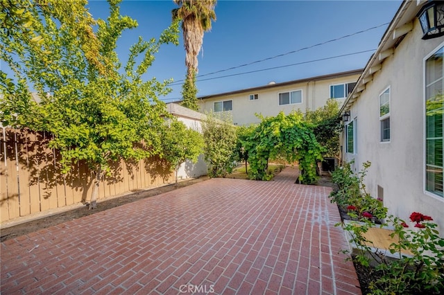 1038 N Columbus Ave, Glendale, CA 91202 - fenced backyard with a patio area