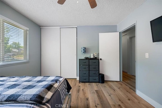 7635 Sombrilla Ave, Atascadero, CA 93422 - bedroom featuring wood finished floors, a textured ceiling, a closet, and ceiling fan