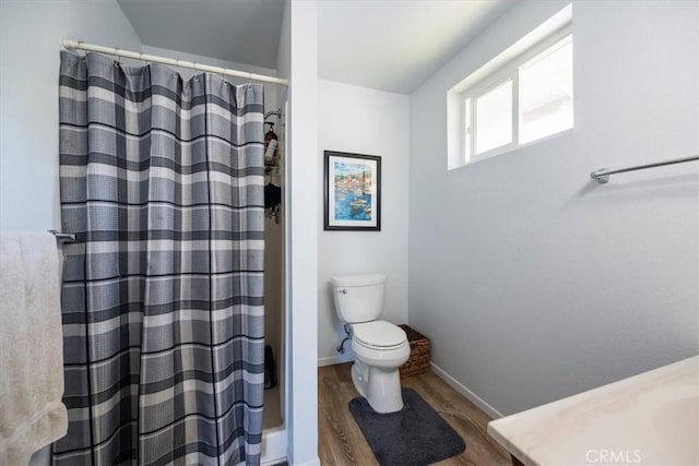 7635 Sombrilla Ave, Atascadero, CA 93422 - full bath featuring wood finished floors, a shower with curtain, and vanity