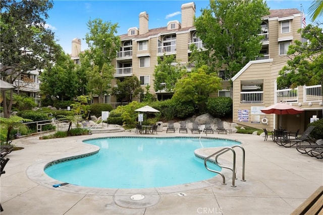20331 Bluffside Unit A408, Huntington Beach, CA 92646 - community pool with a patio