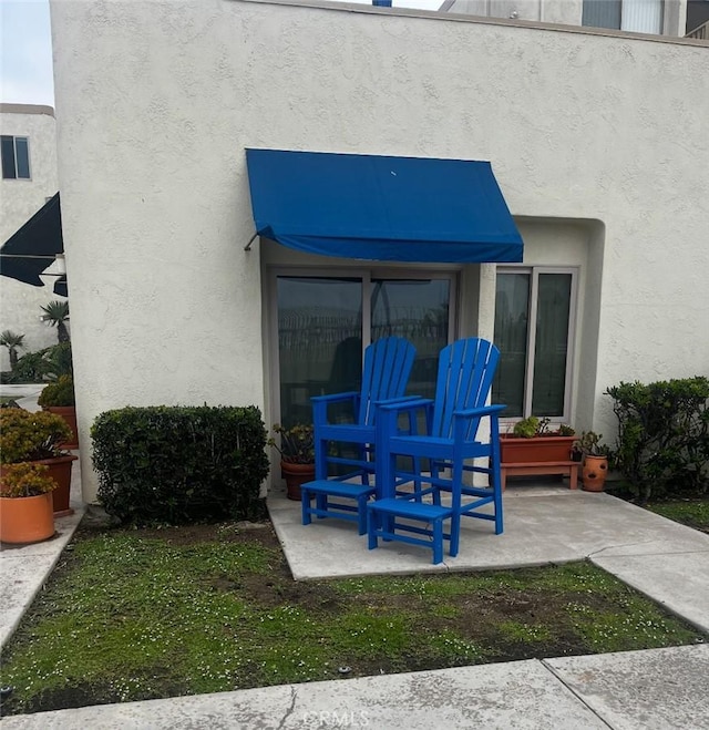 711 Pacific Coast Unit 109, Huntington Beach, CA 92648 - view of patio / terrace