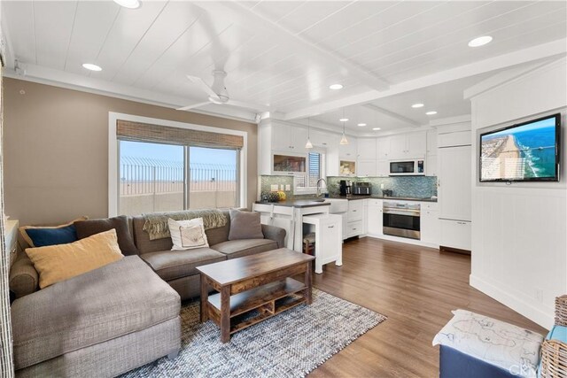 711 Pacific Coast Unit 109, Huntington Beach, CA 92648 - photo 10
