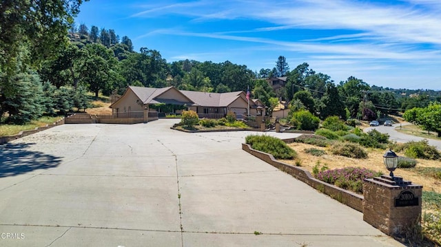 30100 Sunland Way, Tehachapi, CA 93561 - single story home with curved driveway