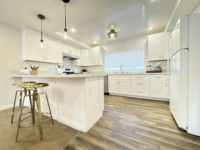 4723 La Villa Marina Unit F, Marina Del Rey, CA 90292 - kitchen featuring freestanding refrigerator, under cabinet range hood, white cabinetry, and recessed lighting