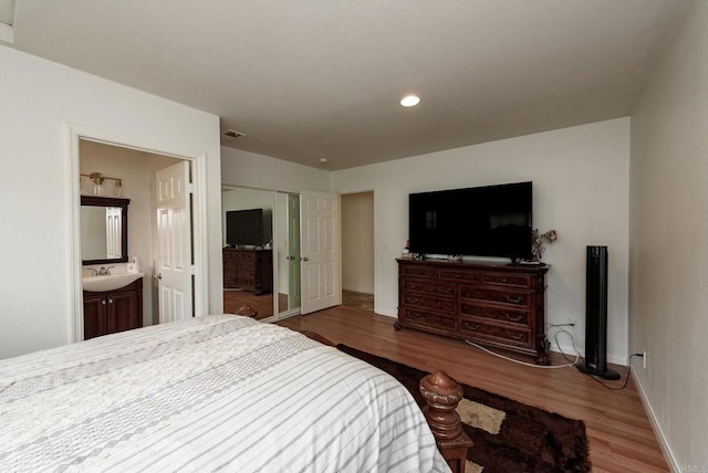 522 Garfield St, Oceanside, CA 92054 - bedroom with wood finished floors, connected bathroom, recessed lighting, and a closet