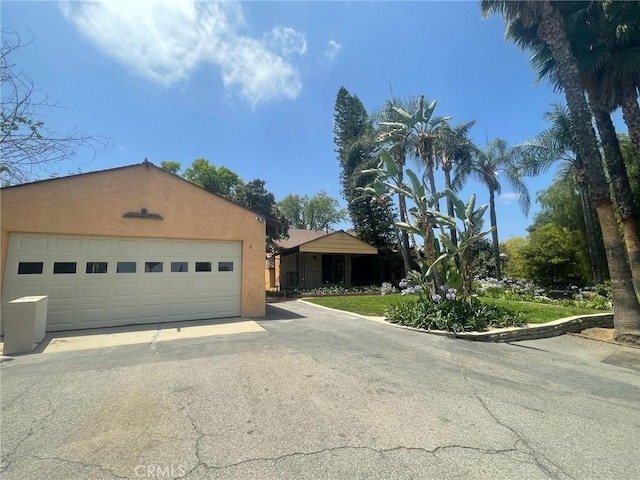 7891 Minnesota Rd, Corona, CA 92881 - view of garage