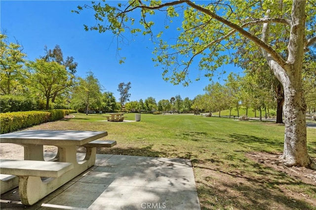 20 Via Jolitas, Rancho Santa Margarita, CA 92688 - view of property's community featuring a lawn and view of wooded area