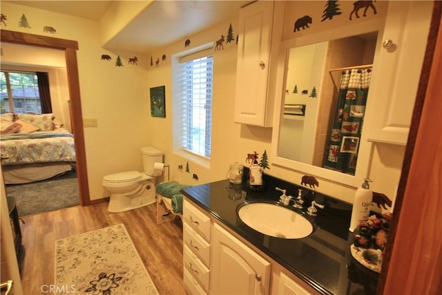 32383 Pine Manor Ln Unit 634, Running Springs, CA 92382 - bathroom with wood finished floors, vanity, and curtained shower