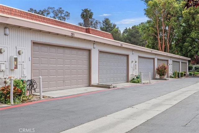 2811 Via Topacio, Carlsbad, CA 92010 - view of garage