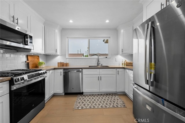 644 Kenoak Dr, Placentia, CA 92870 - kitchen with stainless steel appliances, white cabinets, tasteful backsplash, and recessed lighting