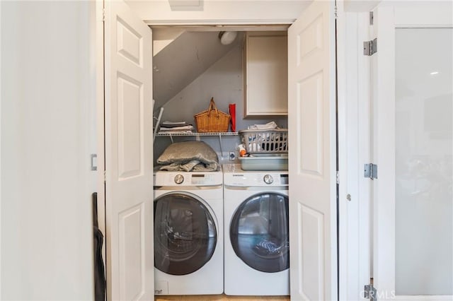 432 S Hamel Rd Unit 302, Los Angeles, CA 90048 - laundry area featuring independent washer and dryer