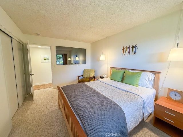 557 Lucerne St, Cayucos, CA 93430 - carpeted bedroom featuring a textured ceiling and a closet