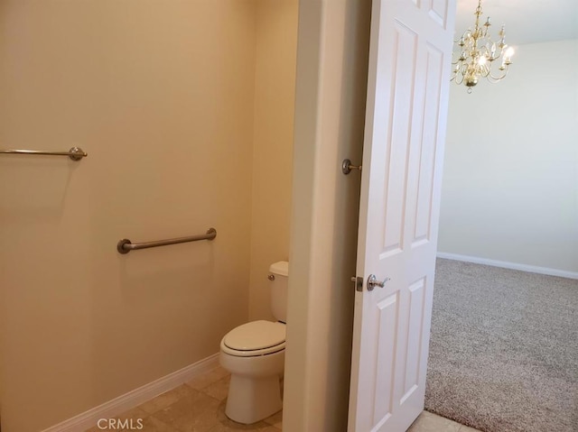 11142 Avonlea Rd, Apple Valley, CA 92308 - bathroom with toilet and a chandelier