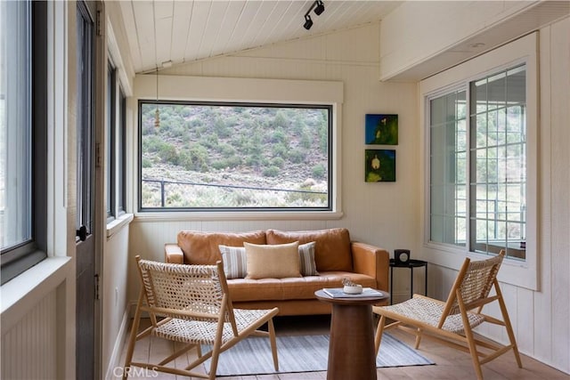 2000 Baldwin Lake Rd, Big Bear City, CA 92314 - sunroom featuring vaulted ceiling
